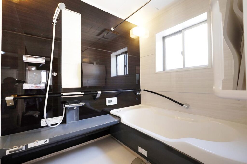 浴室の内装リフォームの費用相場とお風呂の壁材の種類